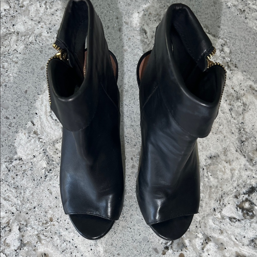 VINCE Camuto Black Leather Peep-Toe Folded-Cuff Heel Booties with Gold Size 6 - Picture 9 of 15